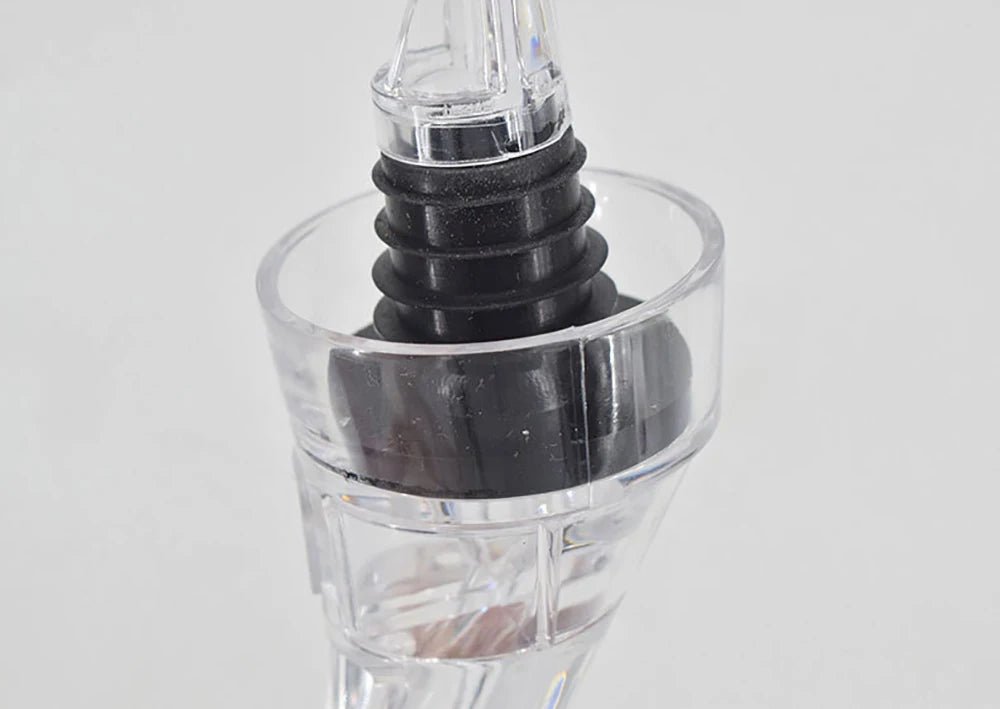 Wine pourer aerator with stacked black rings and clear base reservoir