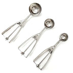Stainless steel spring scoop set with round bowl and double-prong mechanism